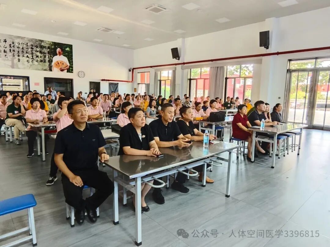 我院组织全体人员观看抗战80周年阅兵式